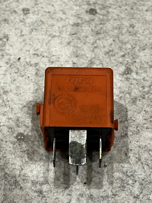 RR006 Relä (Salmon red) BMW Art:12631742690