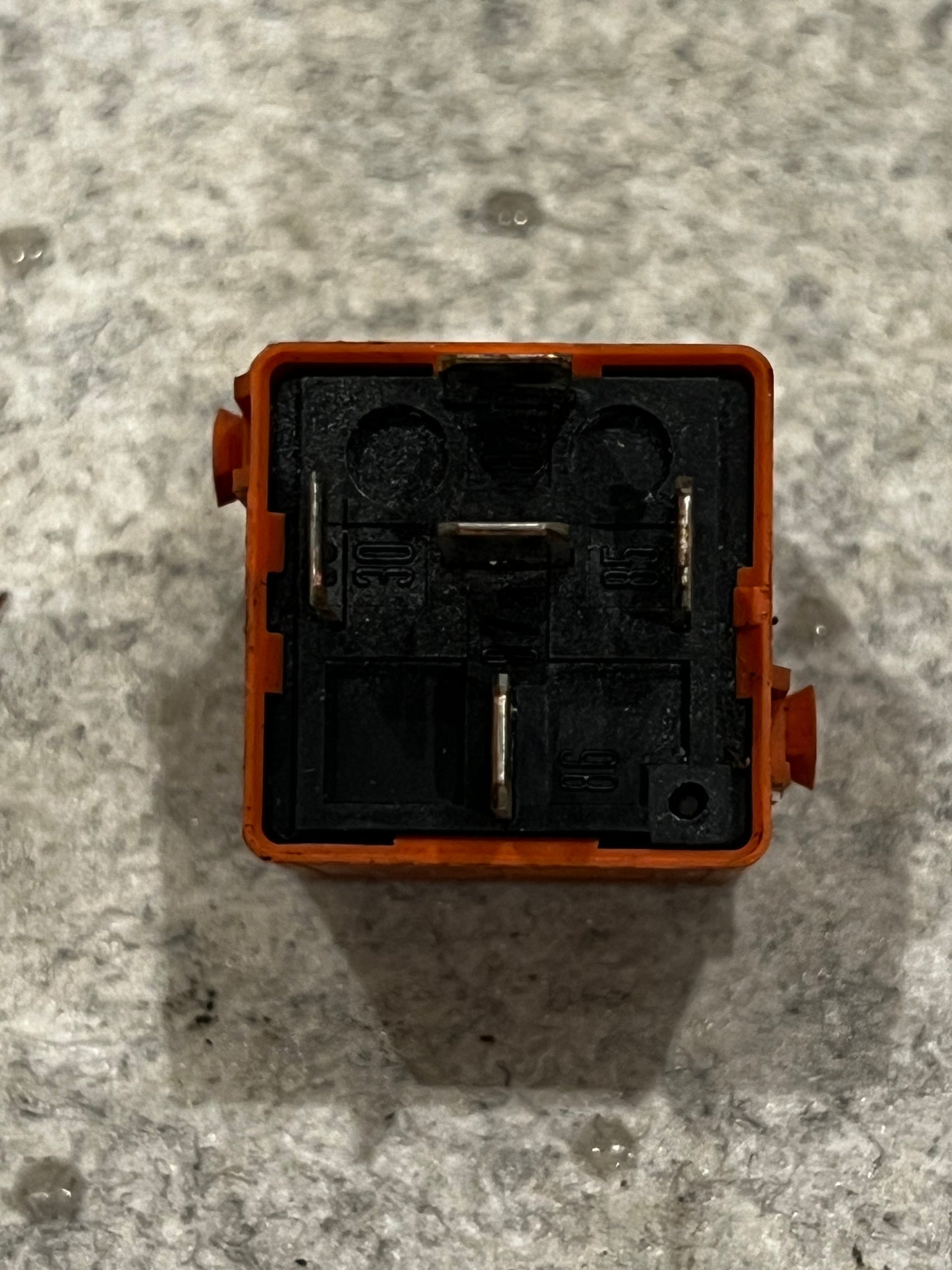 RR006 Relä (Salmon red) BMW Art:12631742690