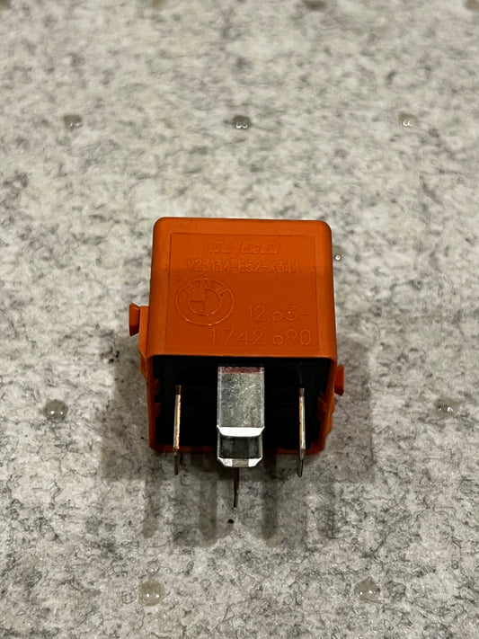 RR010 Relä (Salmon red) BMW Art:12631742690