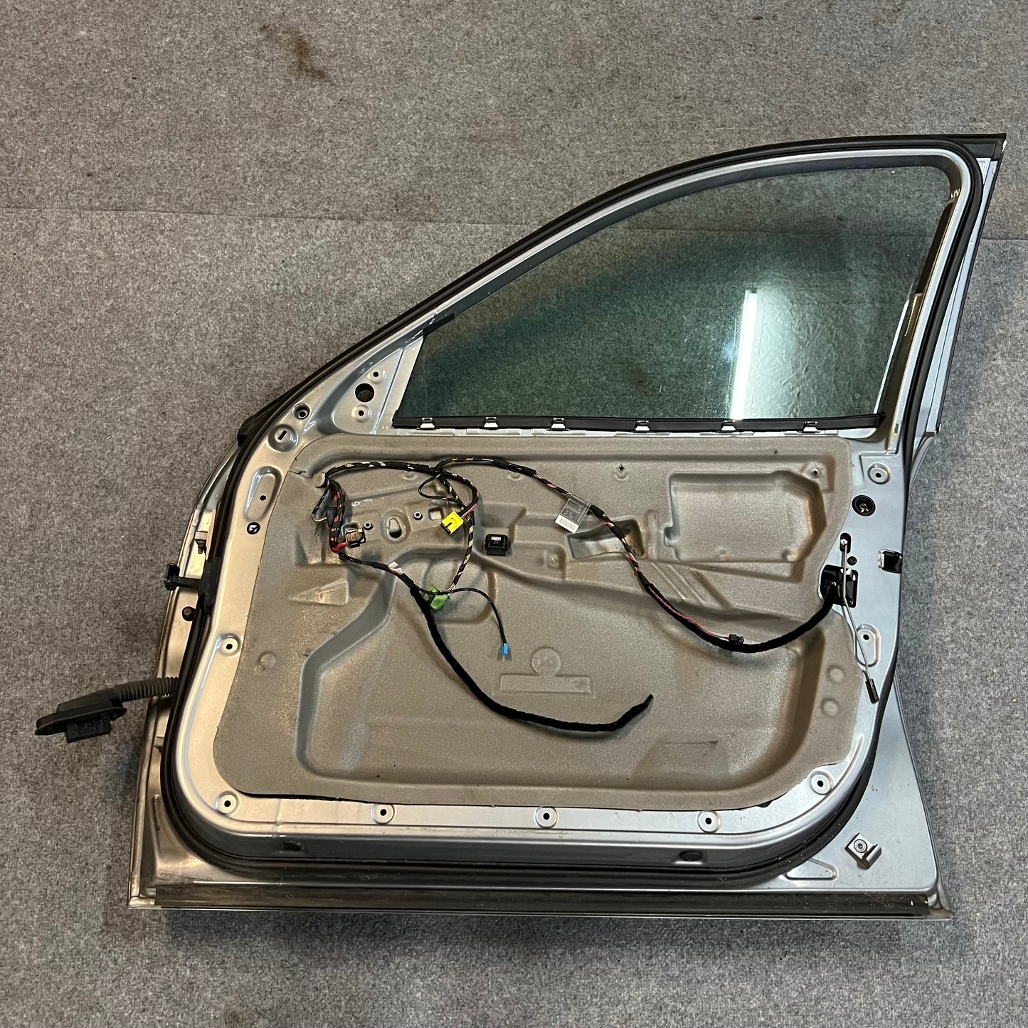 D0164 Dörr Höger Fram E60/E61 Färg: A08
