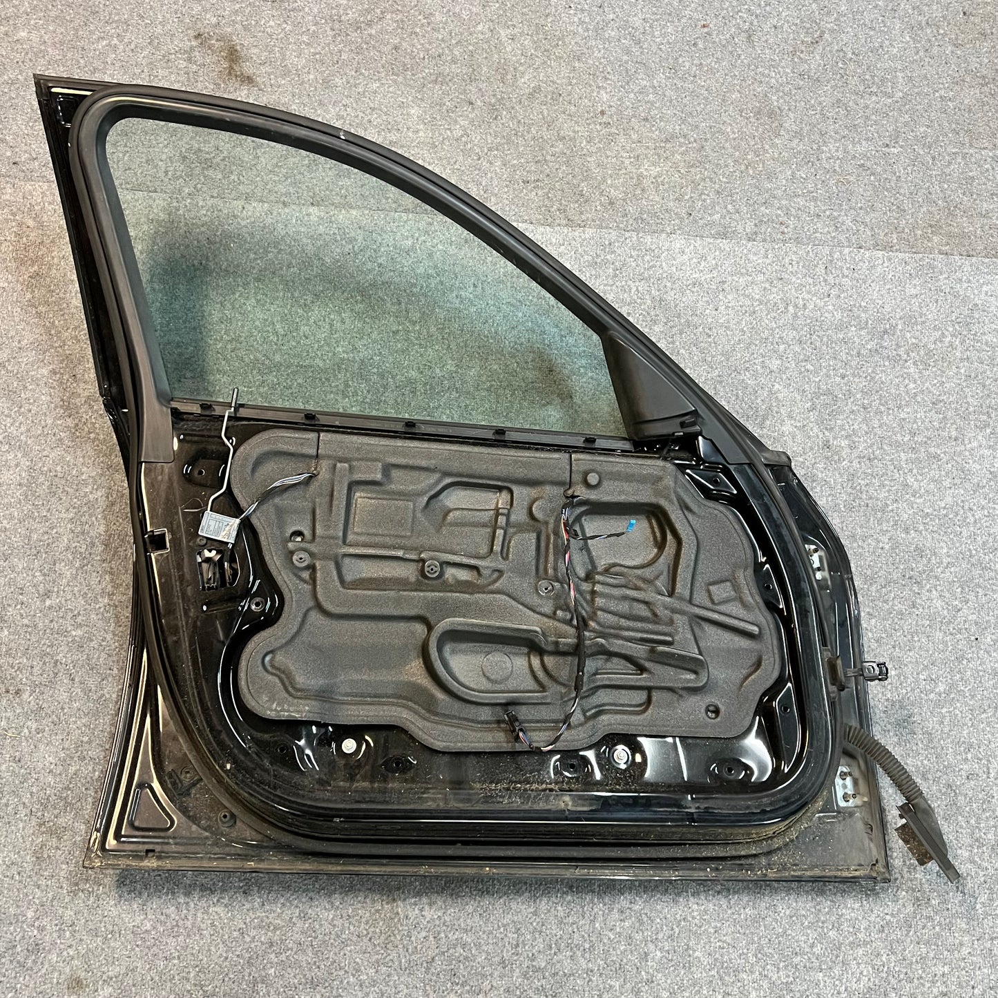 D0169 Dörr Vänster Fram E90/E91 Färg: 668