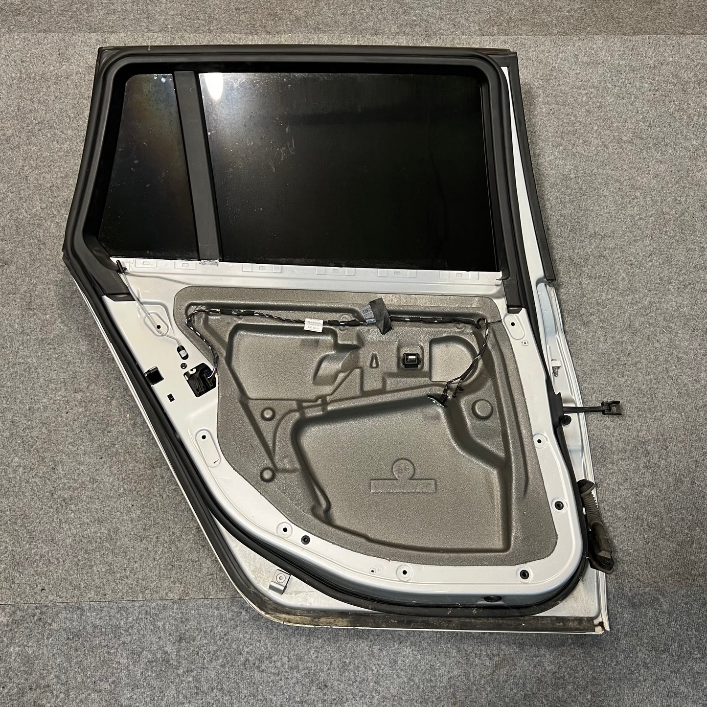 D0183 Dörr Vänster Bak E61 Färg: 354