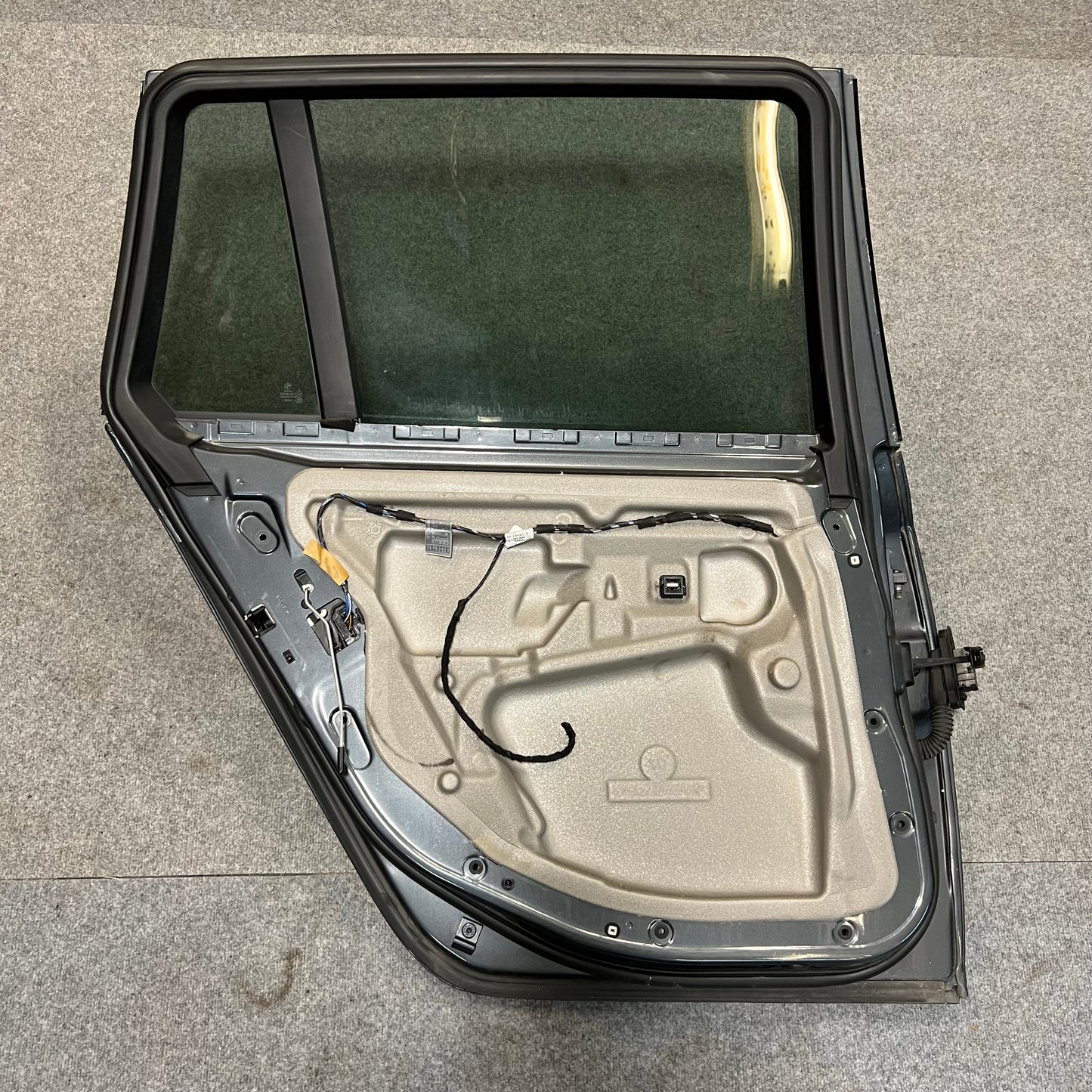 D0185 Dörr Vänster Bak E61 Färg: A68