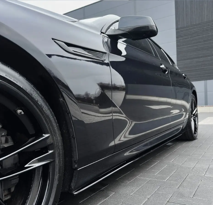 F-PERFORMANCE Sidokjols diffuser sats för BMW F06 Gran coupé, blank svart
