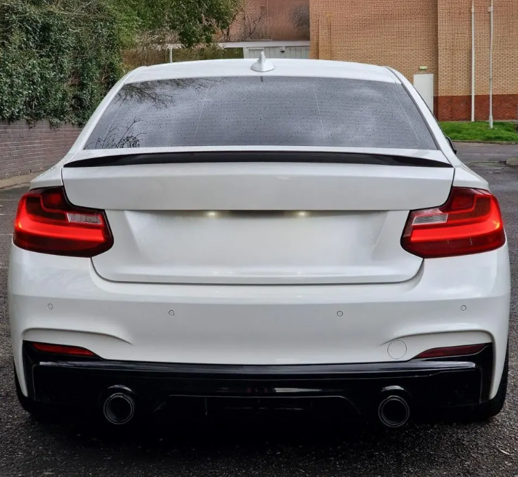 Performance Bakluckespoiler för BMW F22 / F23 / F87, blank svart