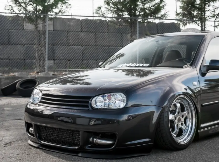 Emblemlös grill för VW Golf MK4 (97-04)