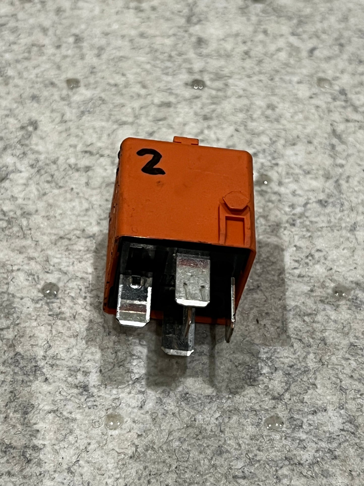 RR002 Relä (Salmon red) BMW Art:12631742690