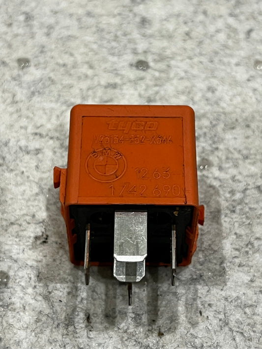 RR003 Relä (Salmon red) BMW Art:12631742690