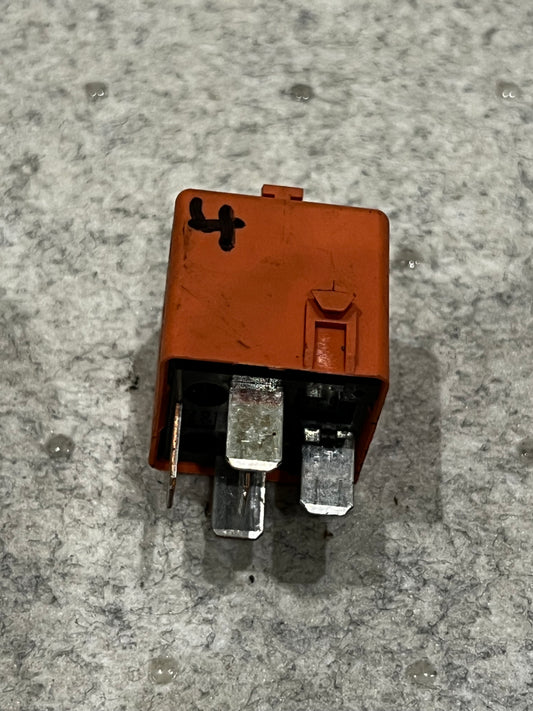 RR004 Relä (Salmon red) BMW Art:12631742690