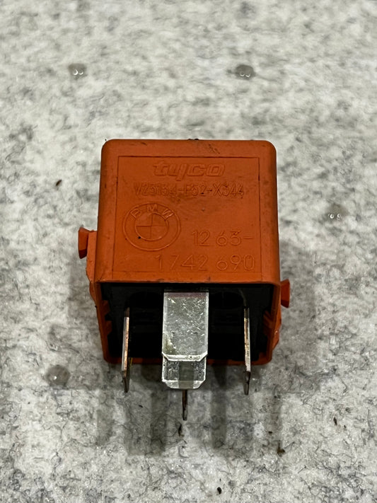 RR004 Relä (Salmon red) BMW Art:12631742690