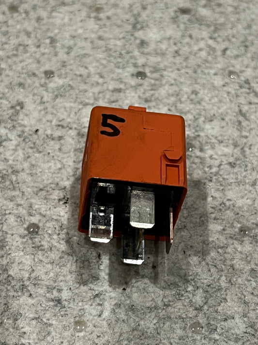 RR005 Relä (Salmon red) BMW Art:12631742690