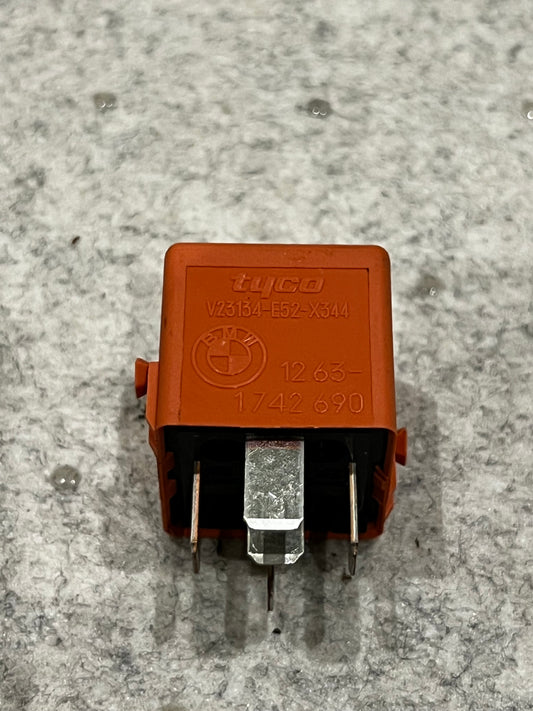 RR005 Relä (Salmon red) BMW Art:12631742690