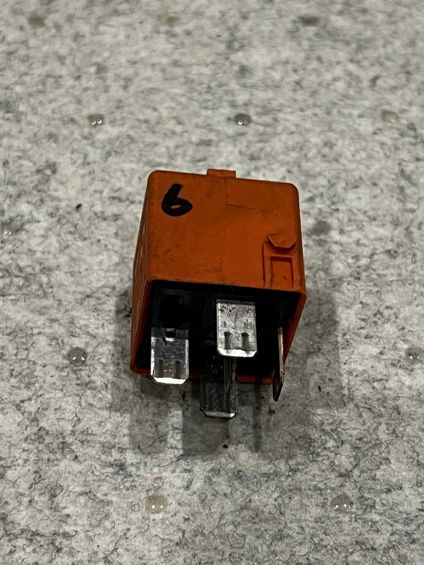 RR006 Relä (Salmon red) BMW Art:12631742690