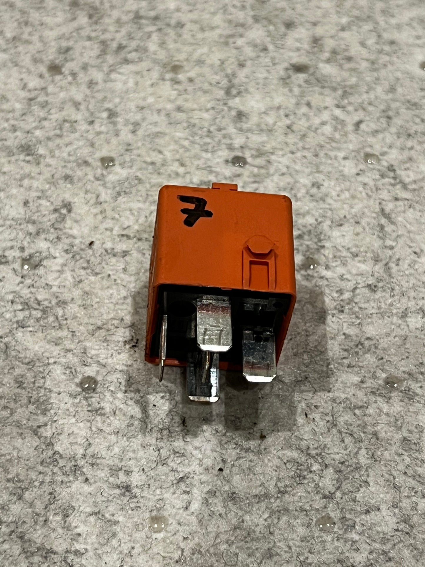 RR007 Relä (Salmon red) BMW Art:12631742690