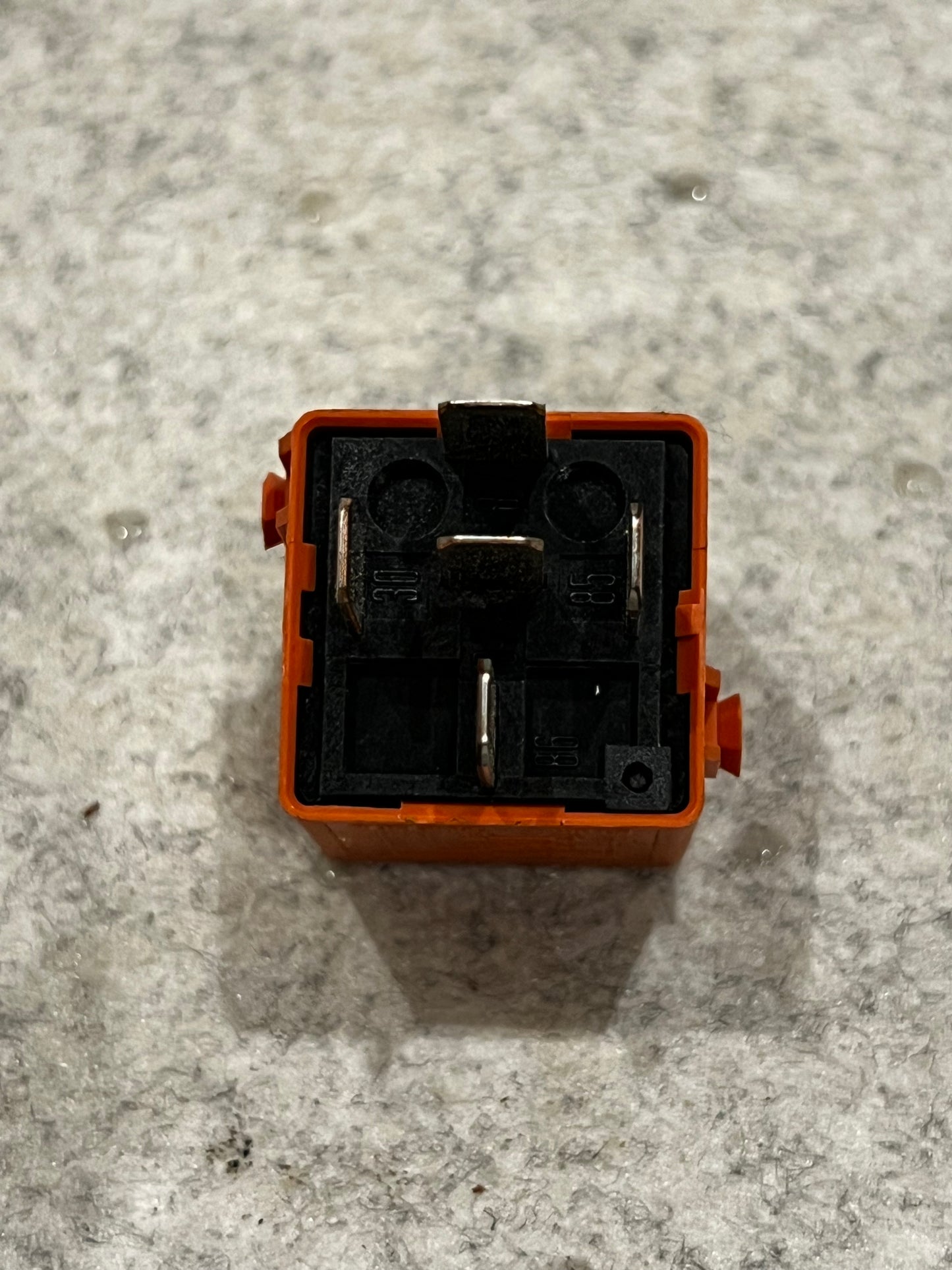 RR007 Relä (Salmon red) BMW Art:12631742690