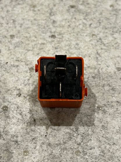 RR008 Relä (Salmon red) BMW Art:12631742690