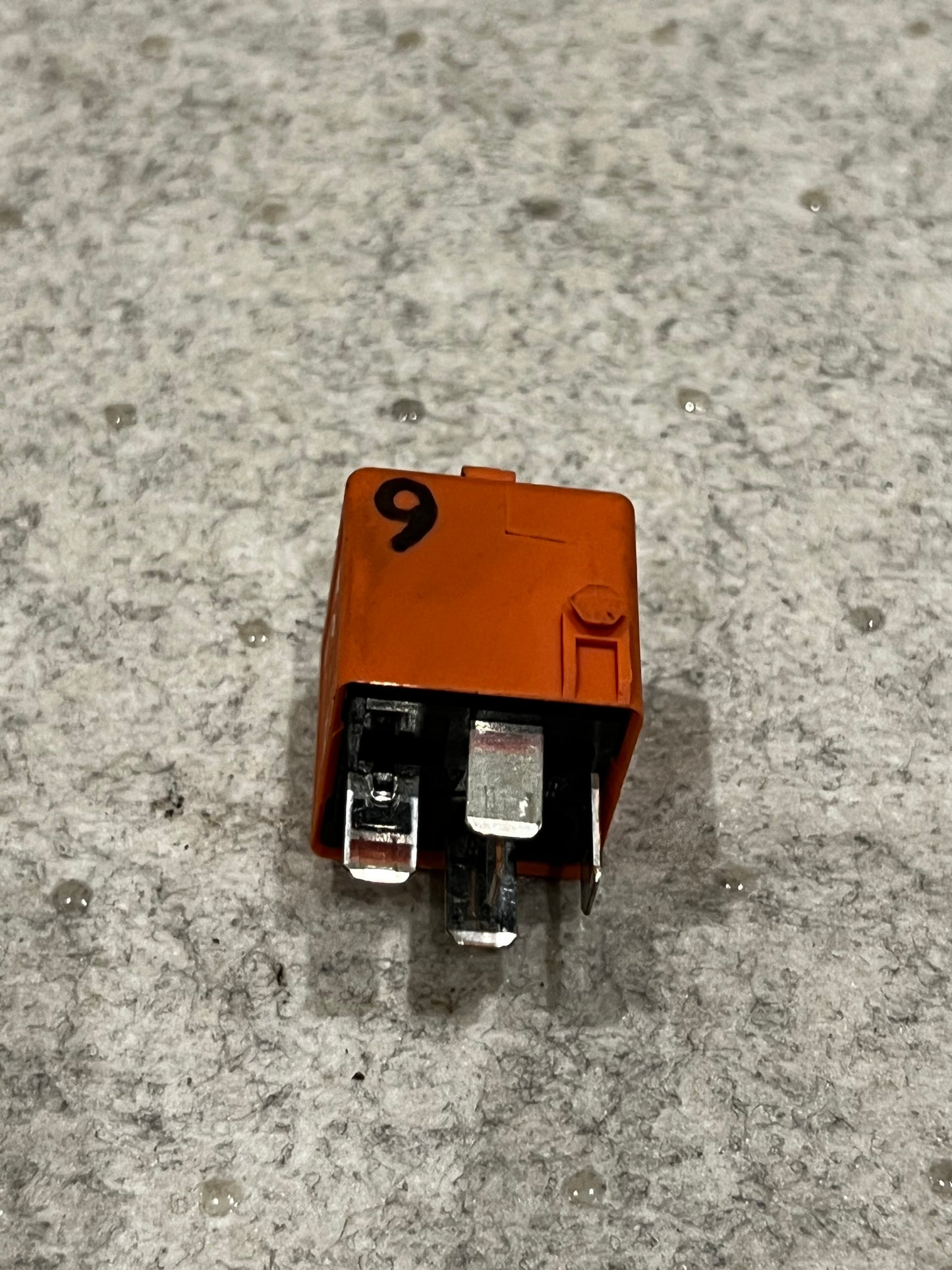 RR009 Relä (Salmon red) BMW Art:12631742690