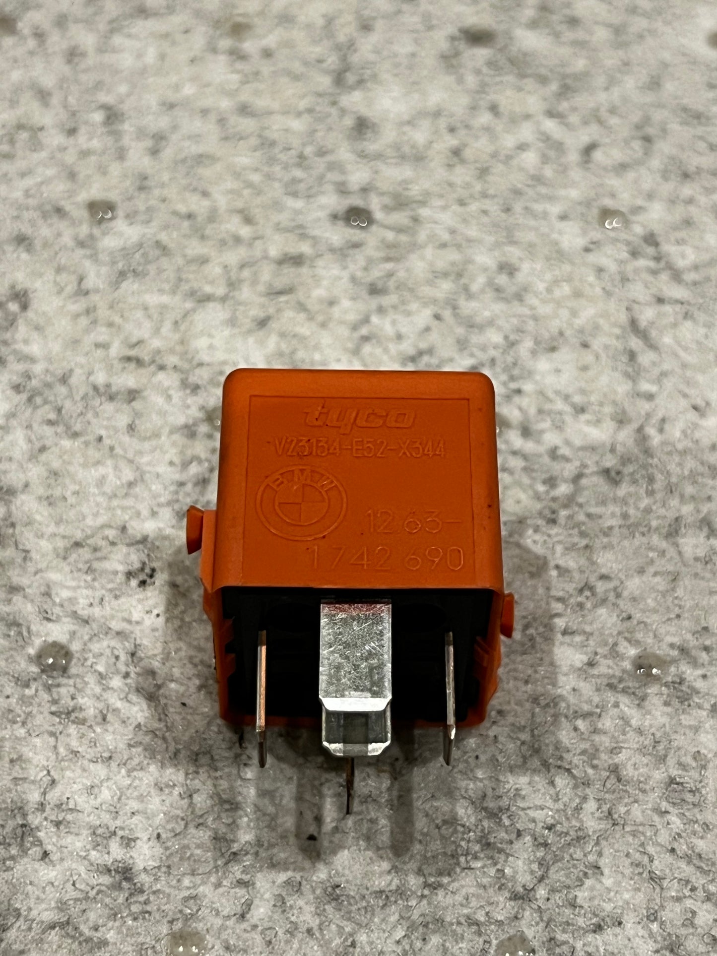 RR009 Relä (Salmon red) BMW Art:12631742690