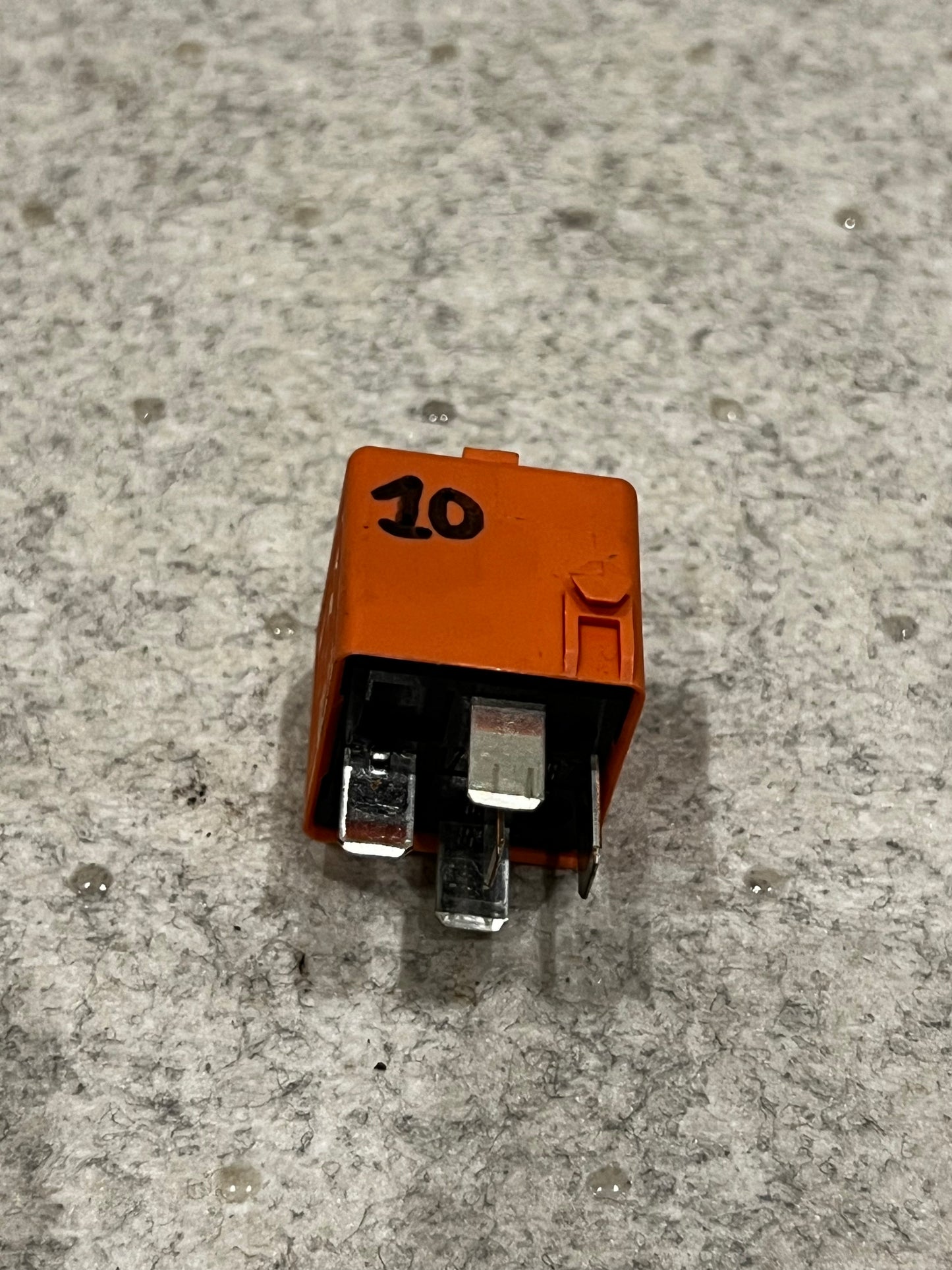 RR010 Relä (Salmon red) BMW Art:12631742690