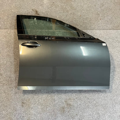 D0144 Dörr Höger Fram E60/E61 Färg: A68