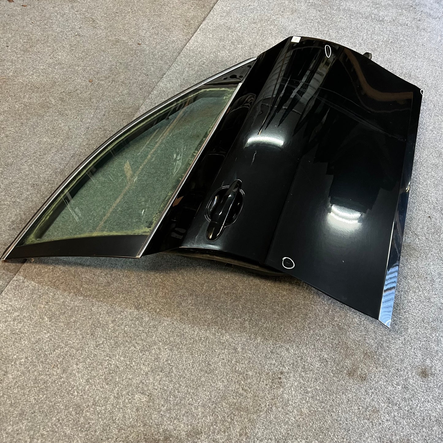 D0146 Dörr Höger Fram E60/E61 Färg: 668