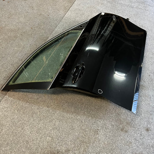 D0146 Dörr Höger Fram E60/E61 Färg: 668