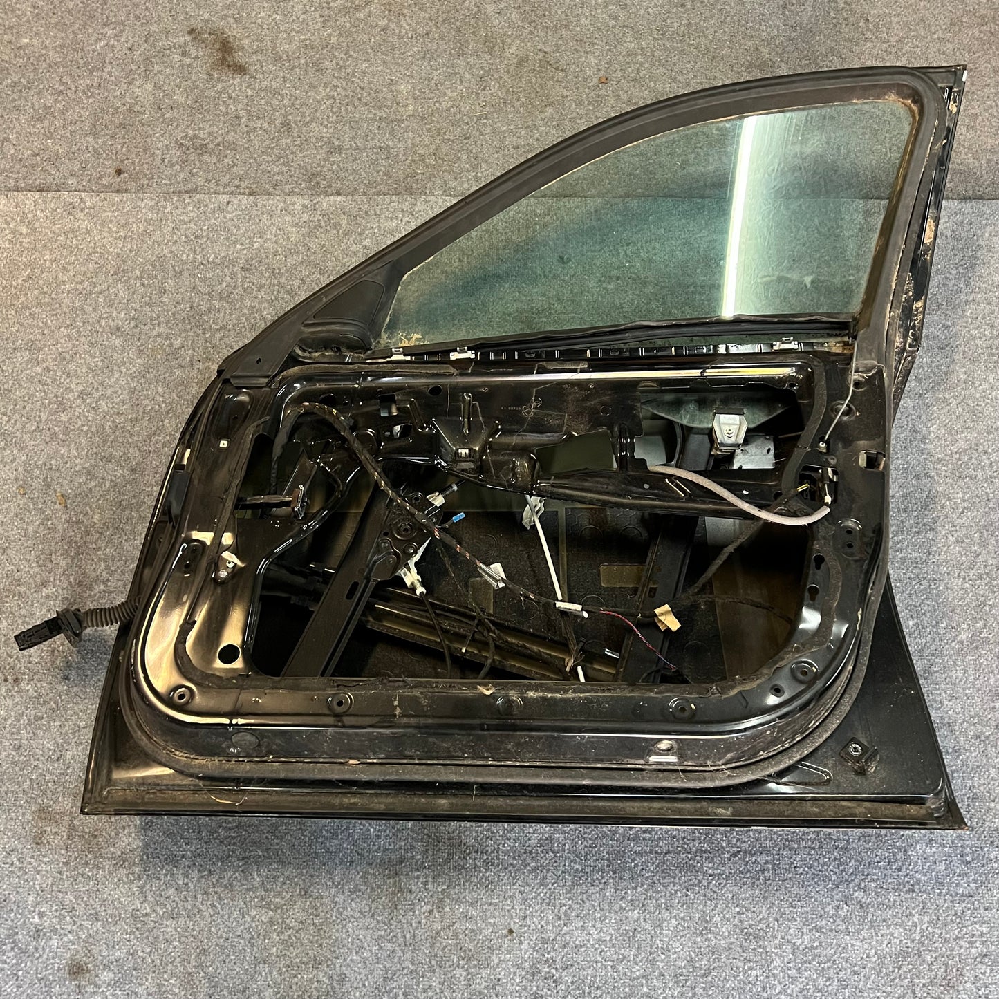 D0146 Dörr Höger Fram E60/E61 Färg: 668