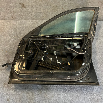 D0146 Dörr Höger Fram E60/E61 Färg: 668