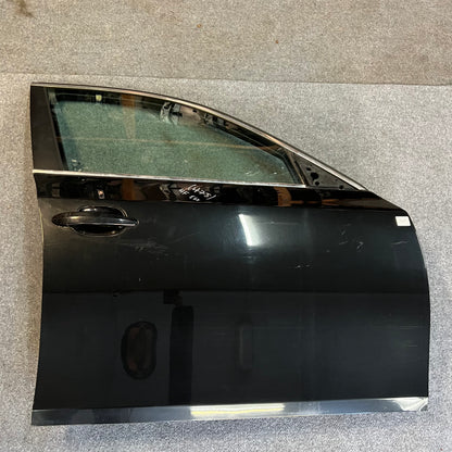 D0147 Dörr Höger Fram E60/E61 Färg: 475