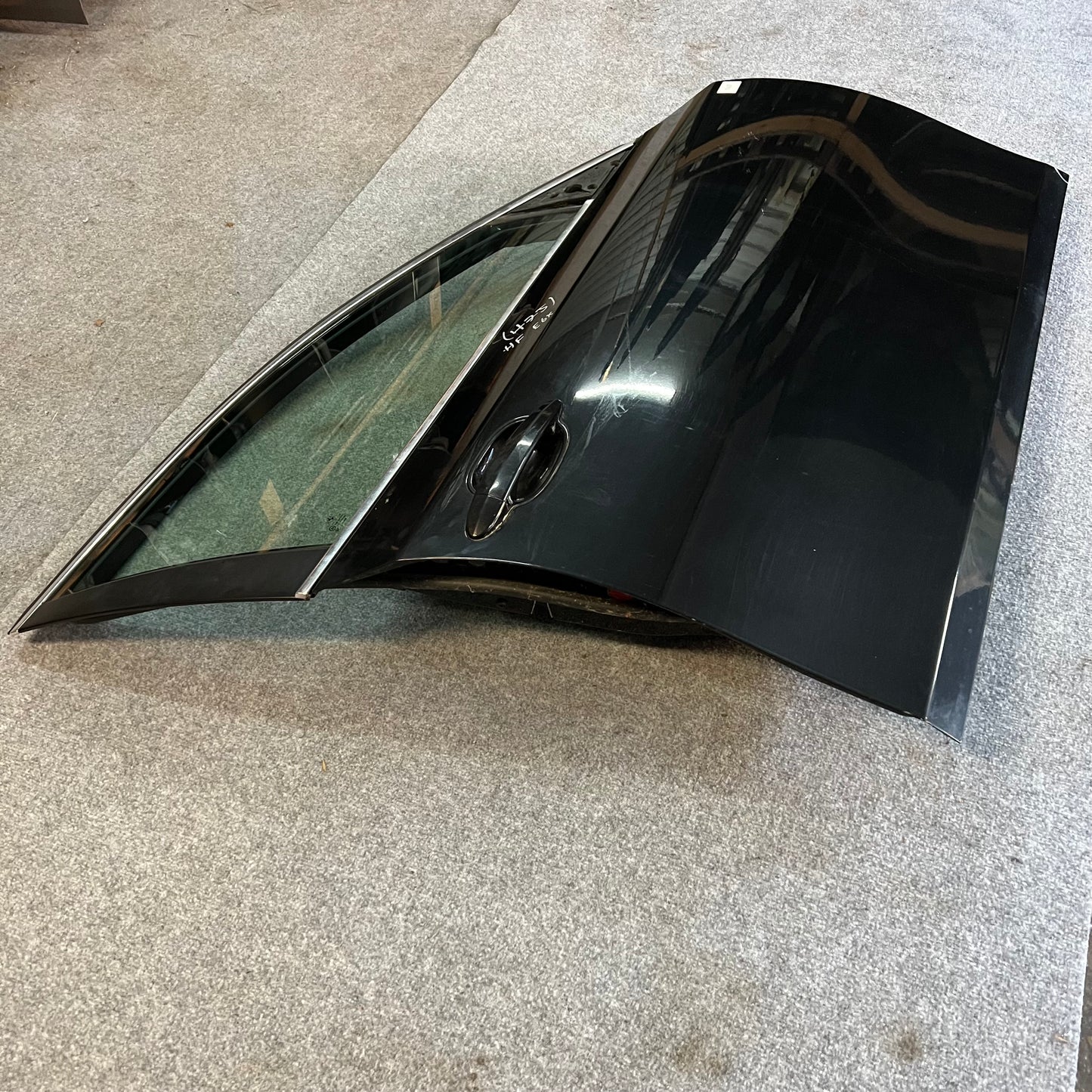 D0147 Dörr Höger Fram E60/E61 Färg: 475