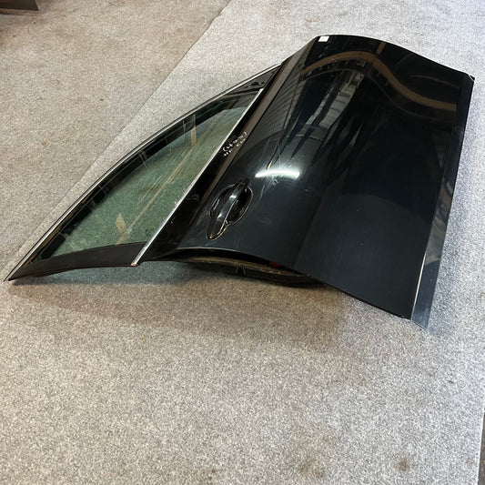 D0147 Dörr Höger Fram E60/E61 Färg: 475