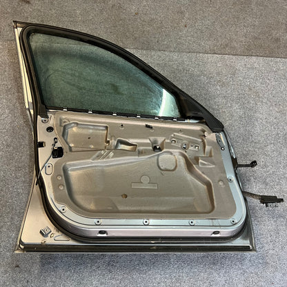 D0148 Dörr Vänster Fram E60/E61 Färg: A08