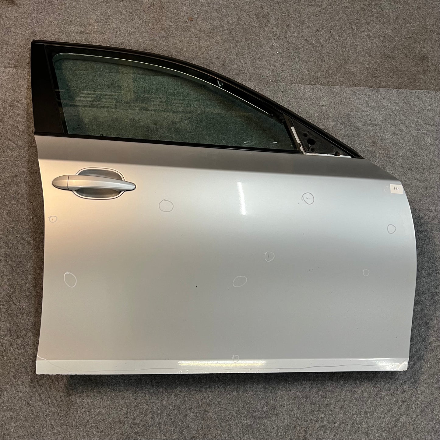 D0156 Dörr Höger Fram E60/E61 Färg: 354