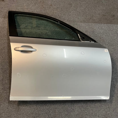 D0156 Dörr Höger Fram E60/E61 Färg: 354