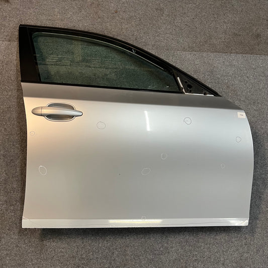 D0156 Dörr Höger Fram E60/E61 Färg: 354
