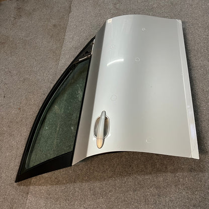 D0156 Dörr Höger Fram E60/E61 Färg: 354