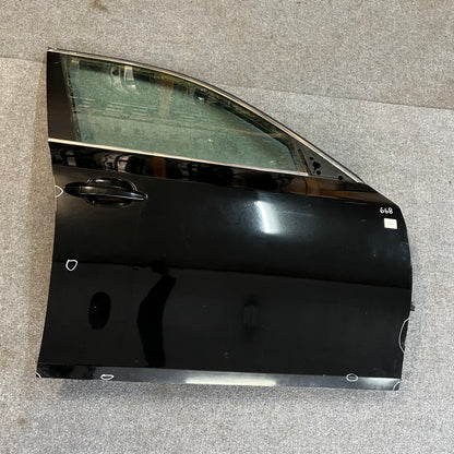 D0160 Dörr Höger Fram E60/E61 Färg: 668