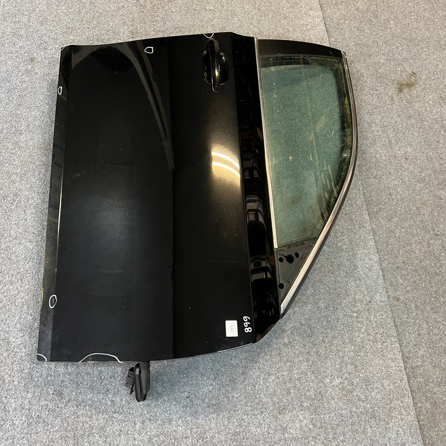 D0160 Dörr Höger Fram E60/E61 Färg: 668