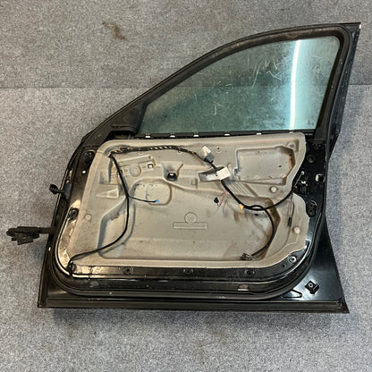 D0160 Dörr Höger Fram E60/E61 Färg: 668