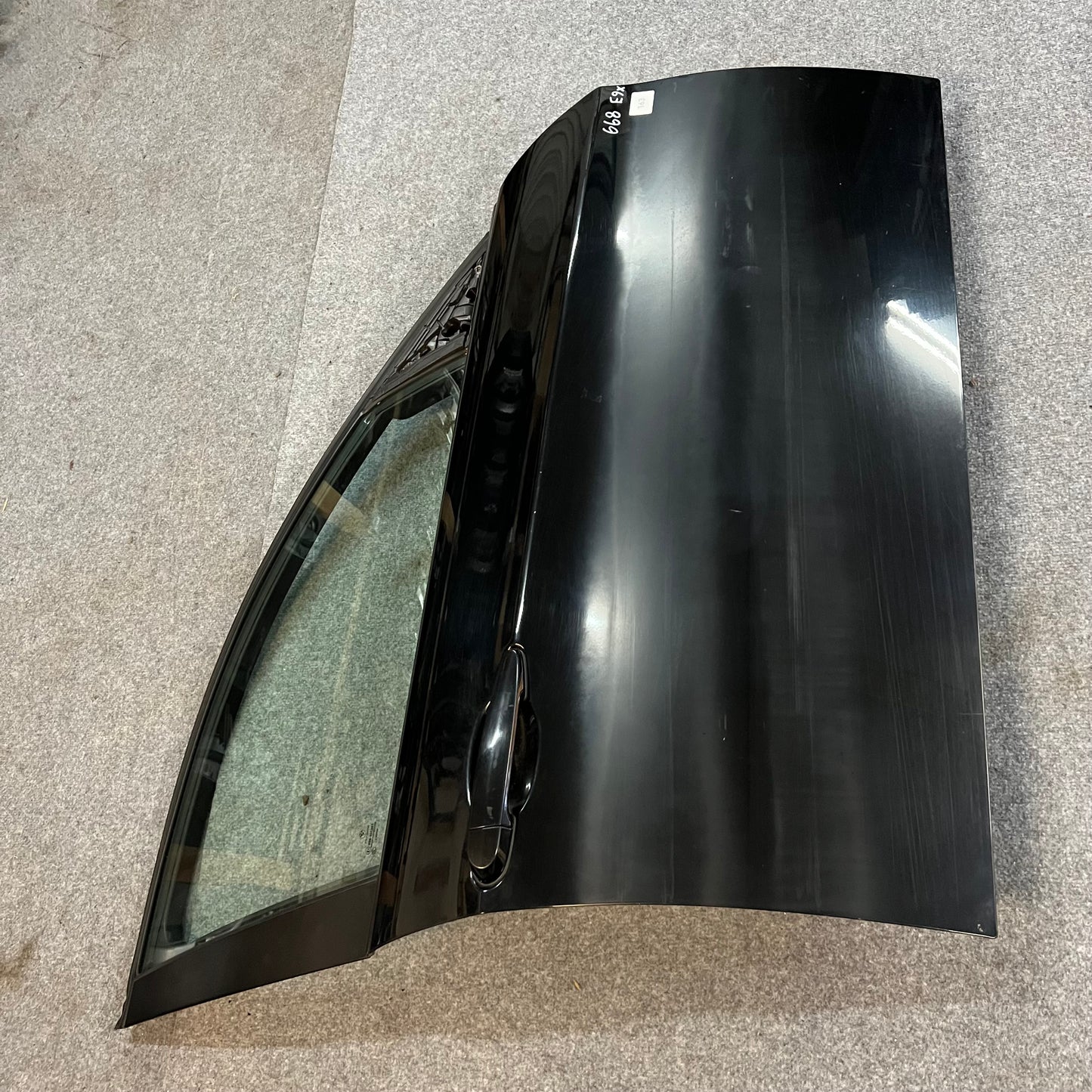 D0163 Dörr Höger Fram E90/E91 Färg: 668