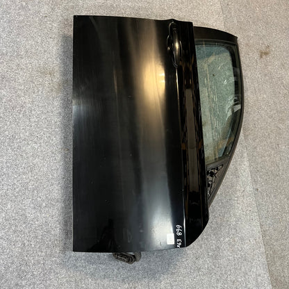 D0163 Dörr Höger Fram E90/E91 Färg: 668