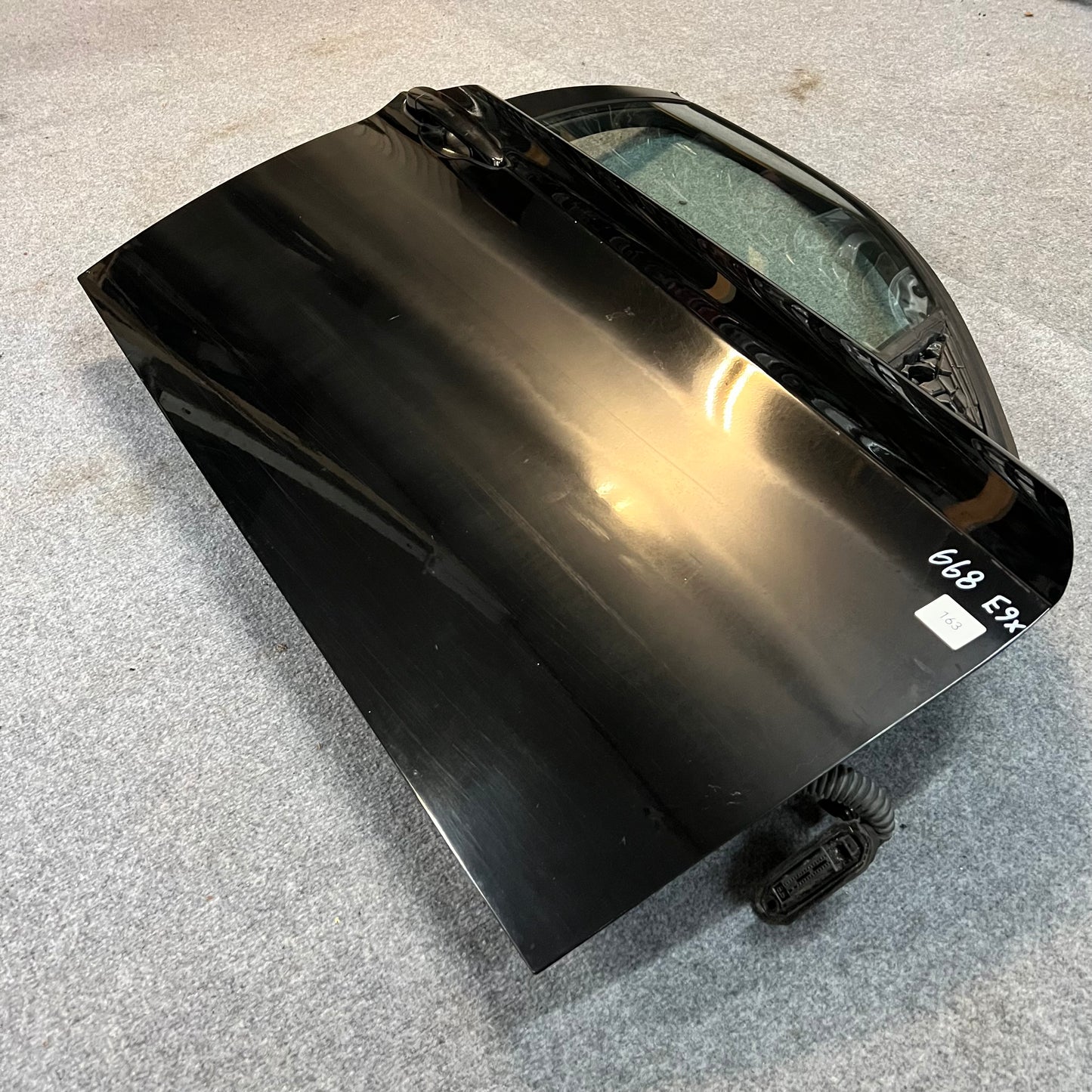 D0163 Dörr Höger Fram E90/E91 Färg: 668