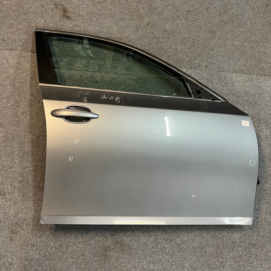 D0164 Dörr Höger Fram E60/E61 Färg: A08