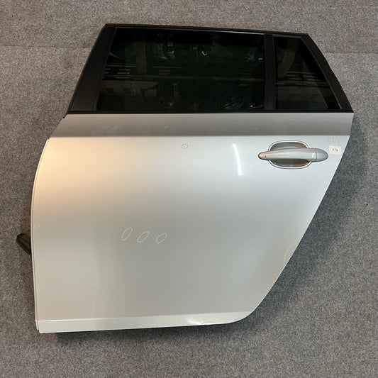 D0174 Dörr Vänster Bak E61 Färg: 354