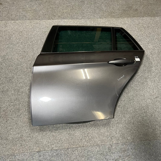 D0176 Dörr Vänster Bak E91 Färg: A22