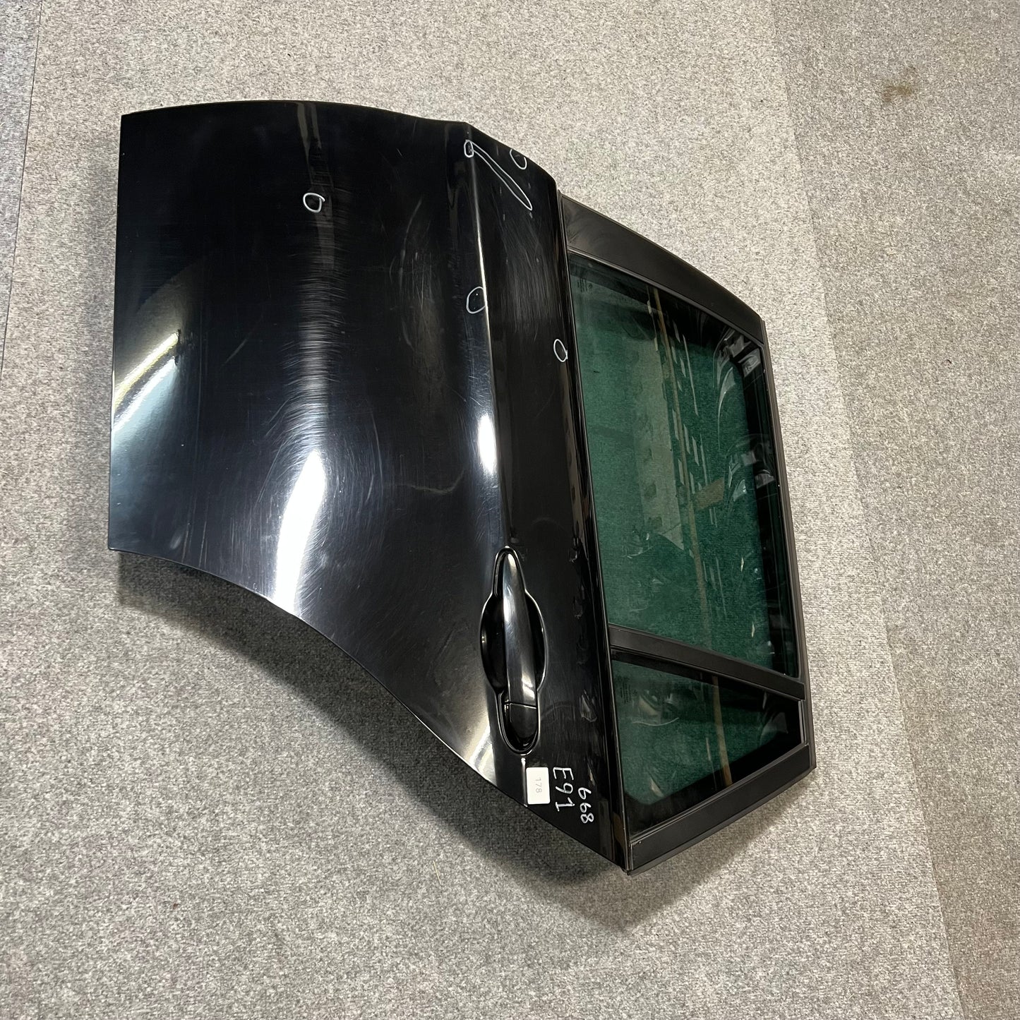 D0178 Dörr Vänster Bak E91 Färg: 668