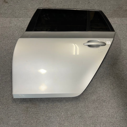 D0181 Dörr Vänster Bak E61 Färg: 354