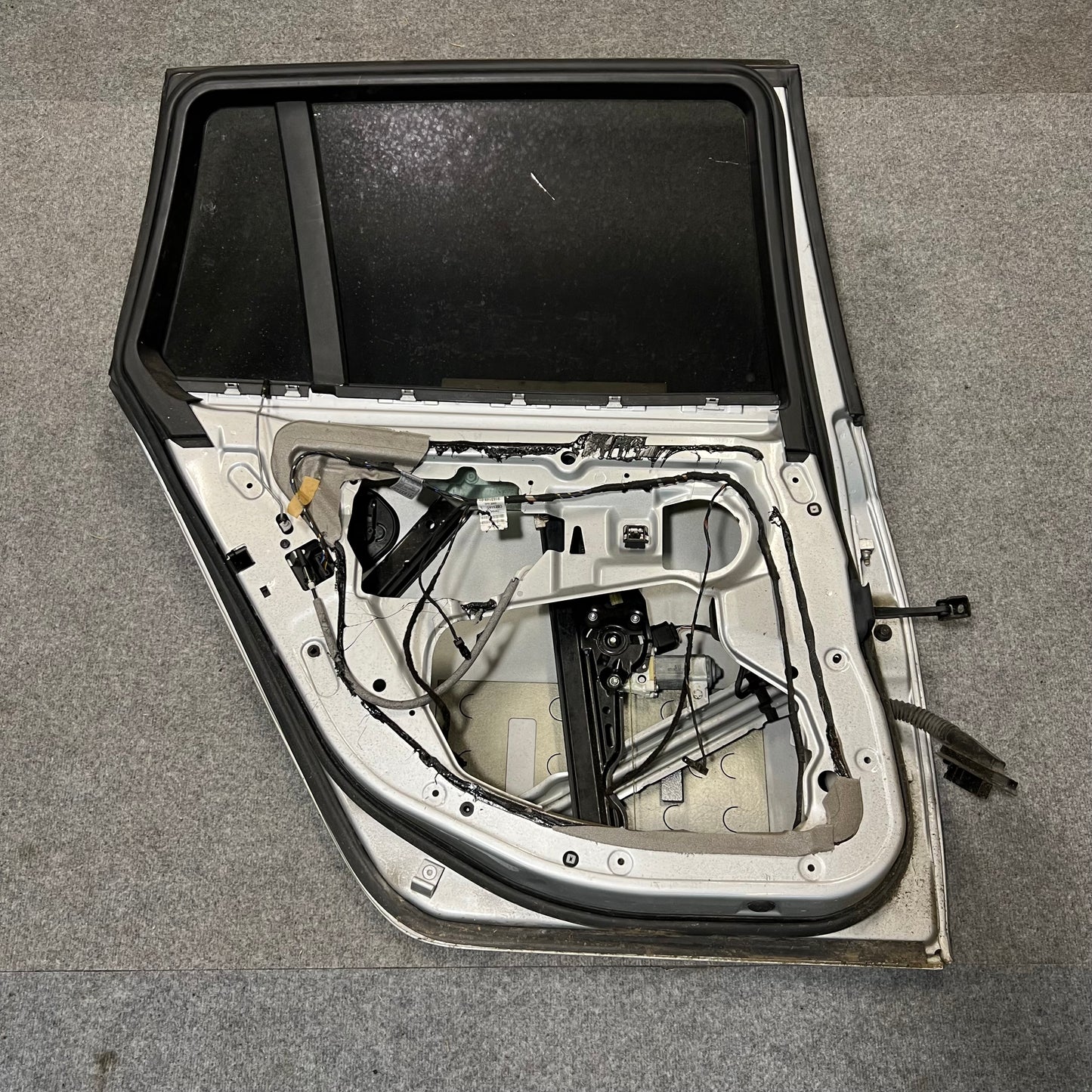 D0181 Dörr Vänster Bak E61 Färg: 354