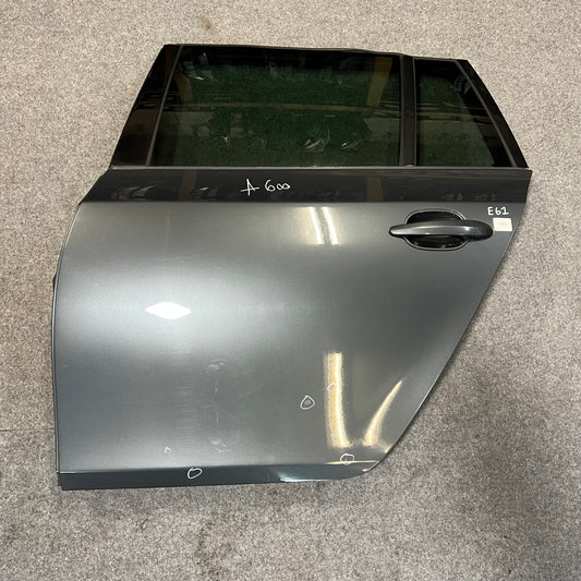 D0185 Dörr Vänster Bak E61 Färg: A68