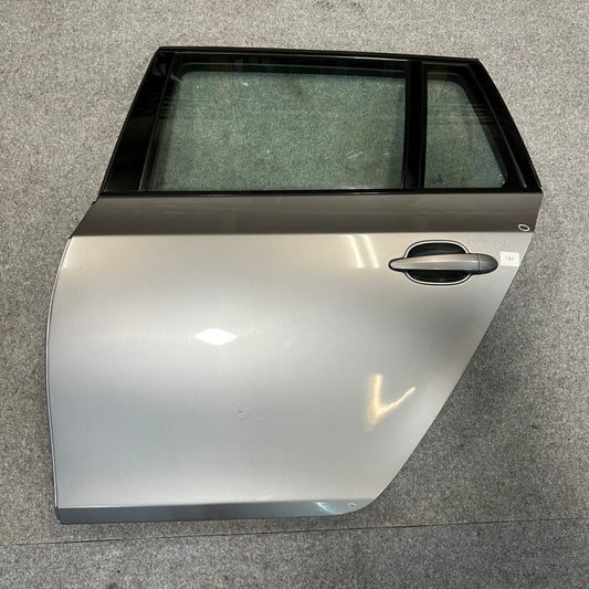 D0189 Dörr Vänster Bak E61 Färg: A52